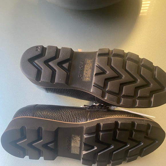 Vionic Black Leather Loafers - Picture 4 of 5